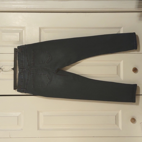 Bandolino Blue Jeans. SMOOTH OPERATOR - Picture 2 of 11